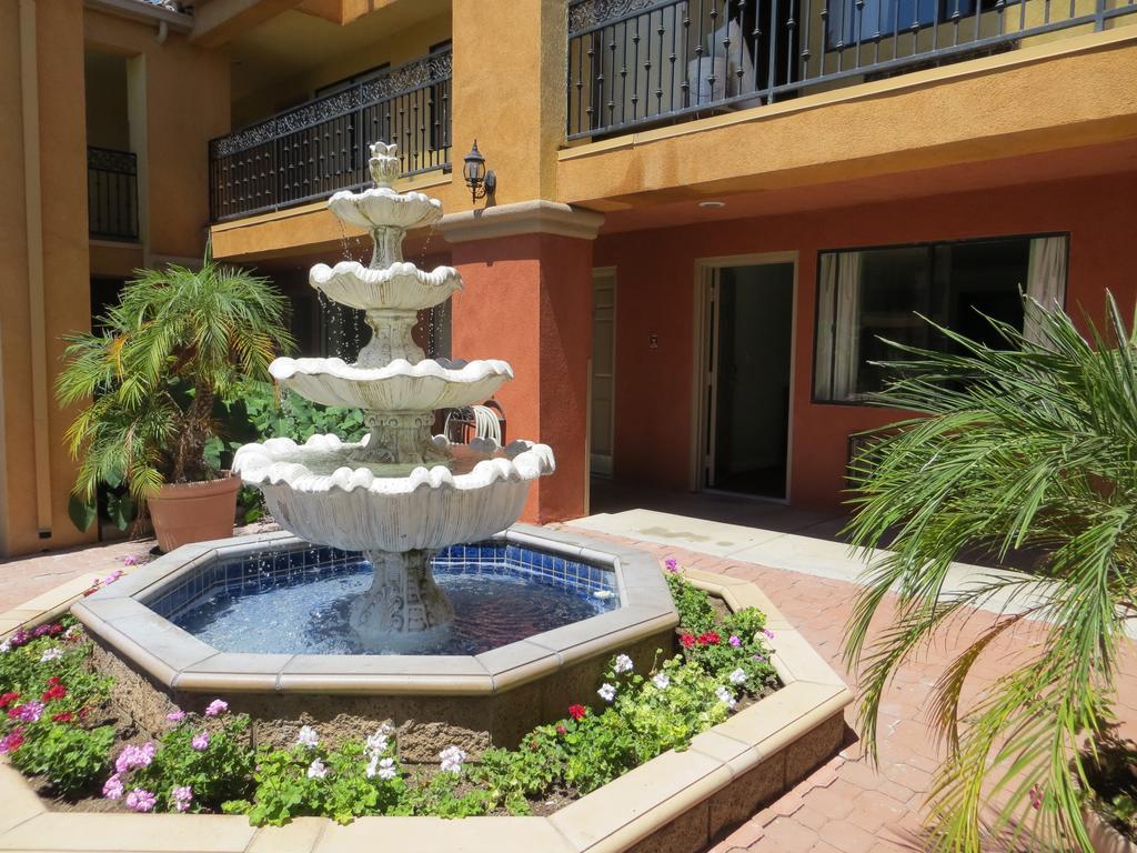 Azusa Motel 2*